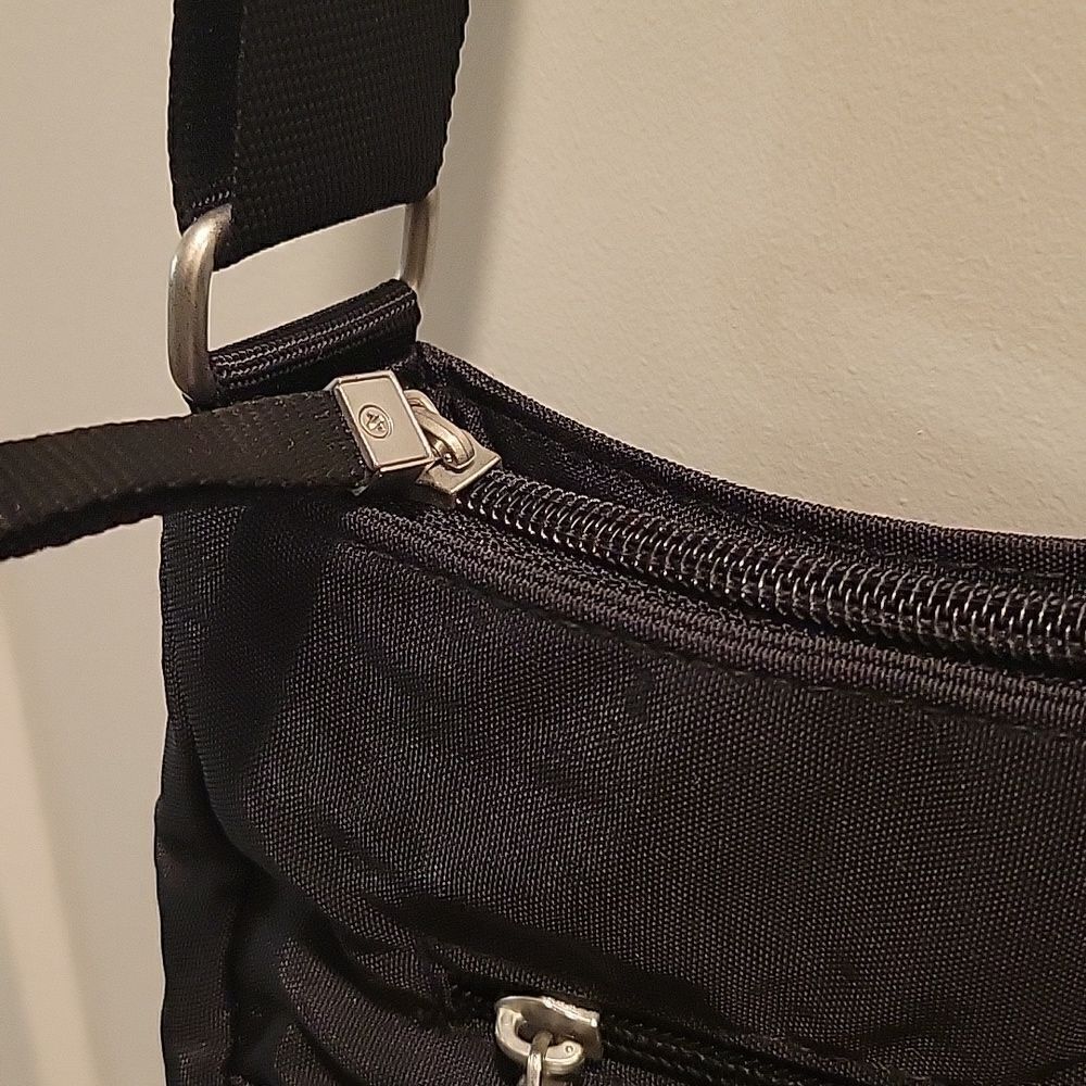Baggallini Black Crossbody Bag - Picture 3 of 8